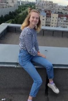 Rus Kızı Çatıda Sikiyor